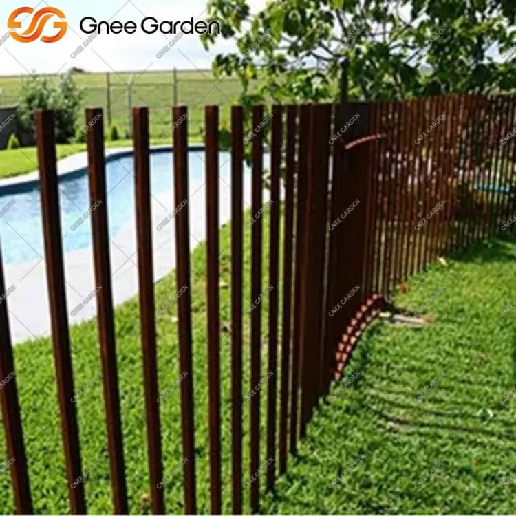 समकालीन भूनिर्माण के लिए जंग लगी कॉर्टन स्टील की बाड़